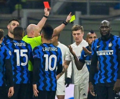 摩根体育官网- 勒沃库森客场逆袭门兴，终结对手主场不败纪录  